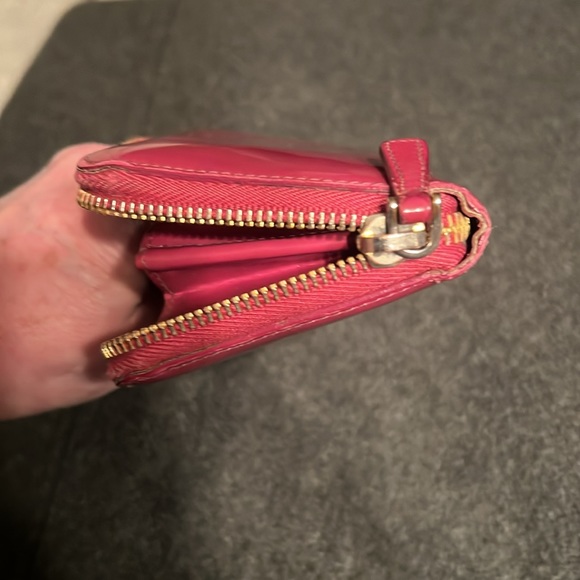 Miu Miu Dalia Patent Wallet with Box & Authentication Card - Picture 13 of 16